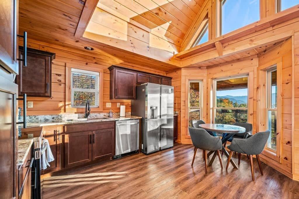 Mountain Mist Villa Gatlinburg Exterior photo